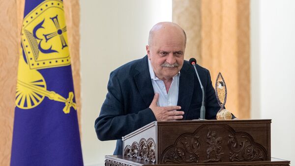 Благодарственная речь победителя премии Да будет свет Александра Миндадзе (9 июля 2019). Эчмиадзин - Sputnik Армения