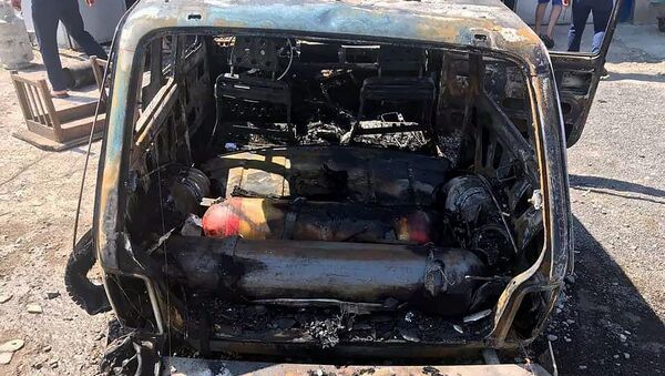 Сгоревший автомобиль ВАЗ 2121 (9 июля 2019). Арташат - Sputnik Армения