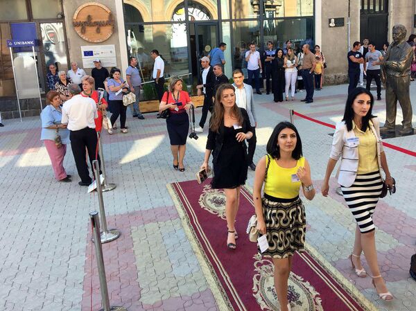 «Սուսերով պարը» Գյումրիում․ ինչպես ռուս ռեժիսորը ֆիլմ նկարեց հայ հանճարի մասին «Սուսերով պարը» Գյումրիում․ ինչպես ռուս ռեժիսորը ֆիլմ նկարեց հայ հանճարի մասին - Sputnik Արմենիա