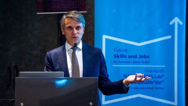 Постоянный представитель UNDP в Армении Дмитрий Марьясин на презентации программы Навыки будущего и рабочие места для молодежи областей (12 июля 2019). Еревaн - Sputnik Армения