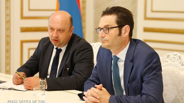 Генеральный директор компании Амбер Капитал Джозеф Угурлян и руководитель армянского офиса Карен Арабян на приеме у премьер-министра Армении (12 июля 2019). Еревaн - Sputnik Армения