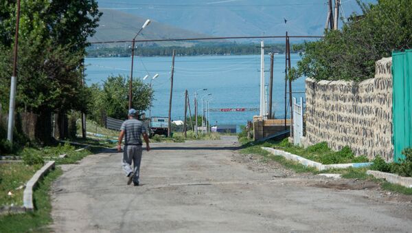 Дорога к озеру Севан в селе Чкаловка, Гегаркуник - Sputnik Արմենիա