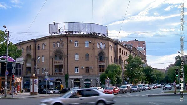 Демонтаж рекламы размещённой на зданиях, представляющих историко-культурную и архитектурную ценность - Sputnik Армения