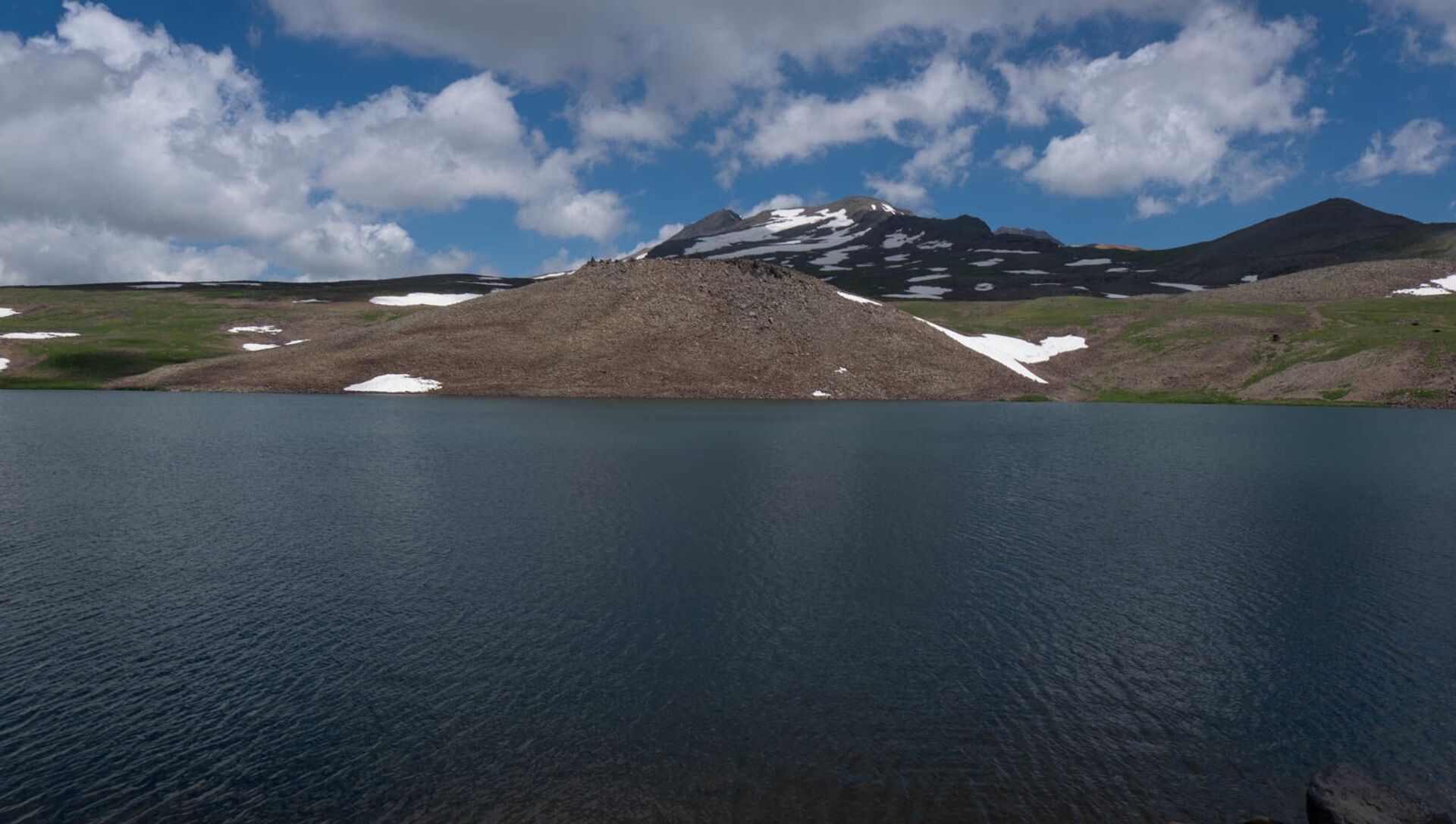 Озеро Кари на горе Арагац - Sputnik Армения, 1920, 13.07.2021