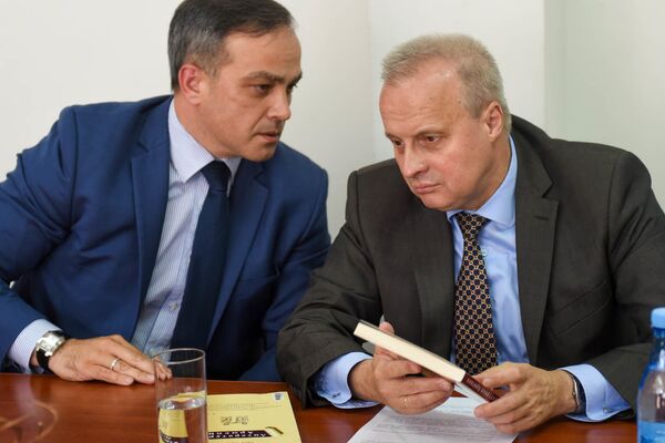 Копыркин встретился с русскоязычными писателями Армении по случаю юбилея Громыко Копыркин встретился с русскоязычными писателями Армении по случаю юбилея Громыко - Sputnik Армения