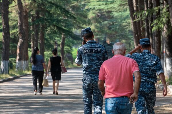 Не наломать бы дров: стороны лесного конфликта в Иджеване рассказали каждый о своем Не наломать бы дров: стороны лесного конфликта в Иджеване рассказали каждый о своем - Sputnik Армения