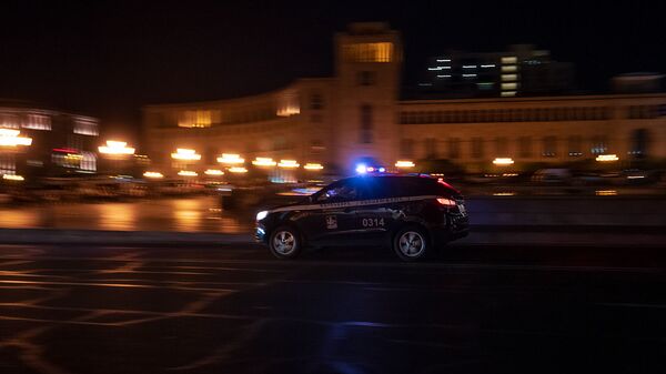 Автомобиль патрульной службы на площади Республики - Sputnik Արմենիա