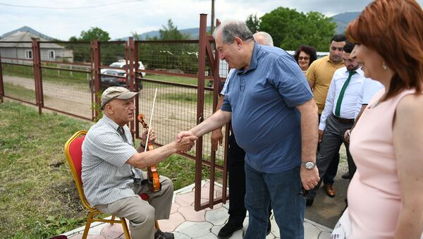 Президент Армен Саркисян посетил общину Гюлагарак в рамках рабочего визита в Лорийскую область (20 июля 2019). Гюлагарак - Sputnik Արմենիա