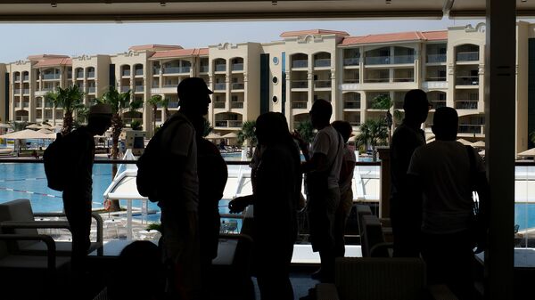 Туристы на территории гостиничного комплекса в Египте - Sputnik Արմենիա