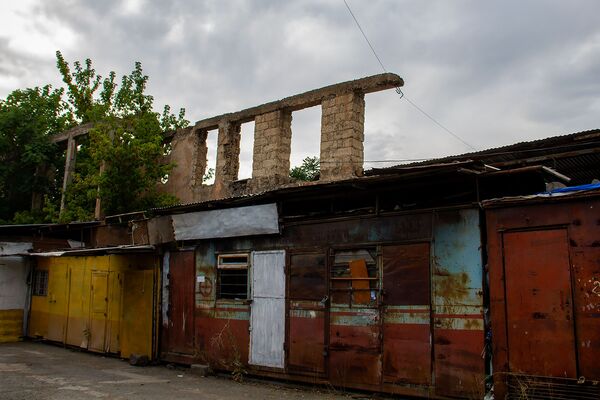 «Գիտե՞ք` ինչքան տուրիստ ա գալիս, էս պատի մոտ նկարվում». ֆիրդուսցիների այսօրվա կյանքը «Գիտե՞ք` ինչքան տուրիստ ա գալիս, էս պատի մոտ նկարվում». ֆիրդուսցիների այսօրվա կյանքը - Sputnik Արմենիա