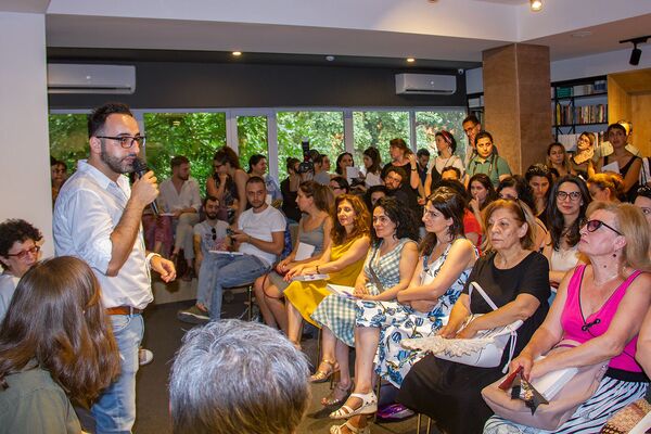 «Գիտե՞ք` ինչքան տուրիստ ա գալիս, էս պատի մոտ նկարվում». ֆիրդուսցիների այսօրվա կյանքը «Գիտե՞ք` ինչքան տուրիստ ա գալիս, էս պատի մոտ նկարվում». ֆիրդուսցիների այսօրվա կյանքը - Sputnik Արմենիա