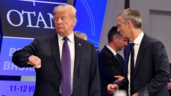 Президент США Дональд Трамп и генсек НАТО Йенс Столтенберг во время двухдневного саммита НАТО (11 июля 2018). Брюссель - Sputnik Армения