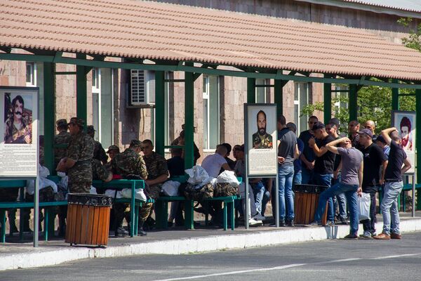 Горячая линия Минобороны Армении: что беспокоит родителей призывников Горячая линия Минобороны Армении: что беспокоит родителей призывников - Sputnik Армения