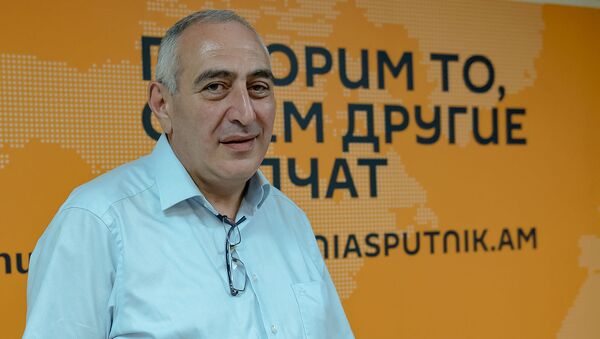 Политтехнолог Карен Кочарян в рамках SputnikPro в мультимедийном пресс-центре Sputnik Армения (1 августа 2019). Еревaн - Sputnik Արմենիա