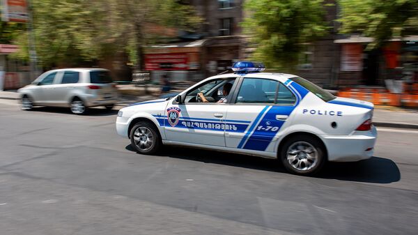 Полицейский автомобиль на улице Вардананц - Sputnik Արմենիա