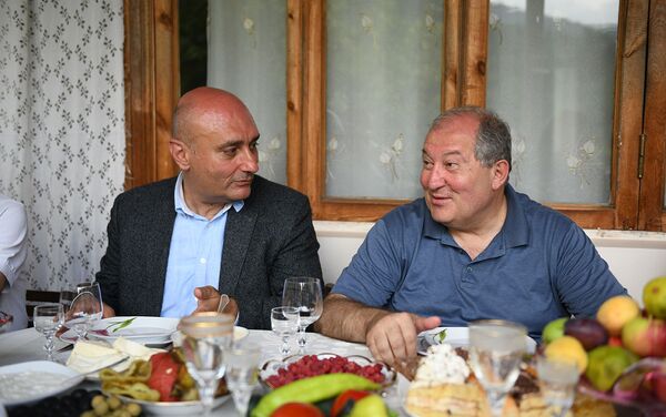 Президент Армен Саркисян и сын Гранта Матевосяна Давид в Доме - Sputnik Армения