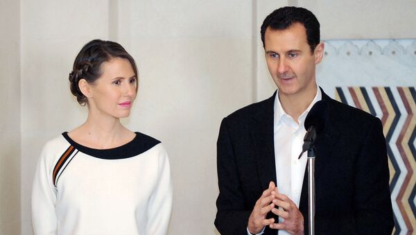 Президент Сирии Башар Асад с супругой Асмой во время приема военнослужащий и их матерей (21 марта 2016). Сирия - Sputnik Армения