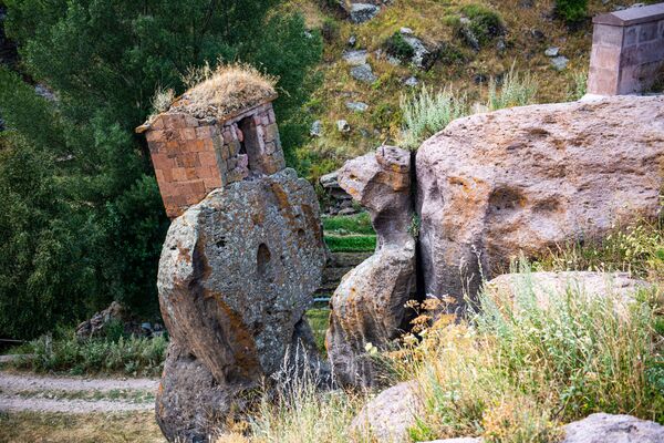 Ստորգետնյա անցում դեպի Թուրքիա, կամ ինչու սելջուկներին չհաջողվեց քանդել Հառիճավանքը Ստորգետնյա անցում դեպի Թուրքիա, կամ ինչու սելջուկներին չհաջողվեց քանդել Հառիճավանքը - Sputnik Արմենիա