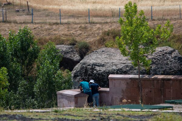 Ստորգետնյա անցում դեպի Թուրքիա, կամ ինչու սելջուկներին չհաջողվեց քանդել Հառիճավանքը Ստորգետնյա անցում դեպի Թուրքիա, կամ ինչու սելջուկներին չհաջողվեց քանդել Հառիճավանքը - Sputnik Արմենիա