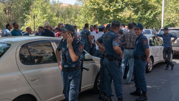 Акция протеста охотников перед зданием правительства Армении (5 августа 2019). Еревaн - Sputnik Արմենիա