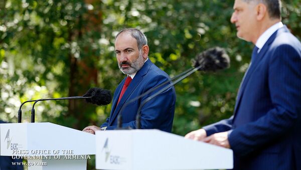 Премьер-министр Армении Никол Пашинян и председатель ЕЭК Тигран Саркисян на брифинге по итогам заседания Евразийского межправительственного совета (9 августа 2019). Чолпон-Ата - Sputnik Արմենիա