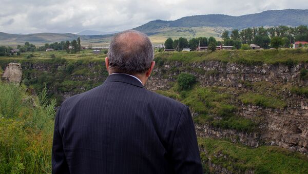Президент Армен Саркисян у крепости Лори берд - Sputnik Армения