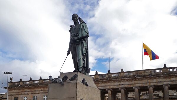 Памятник Симону Боливару на центральной площади Боготы. - Sputnik Армения