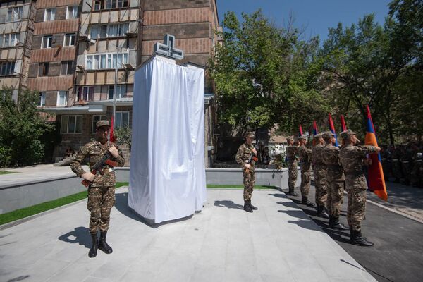 «Ես Սաշին խոսք եմ տալիս...». Մեծամորում Ապրիլյանի զոհերին նվիրված հուշարձան բացվեց «Ես Սաշին խոսք եմ տալիս...». Մեծամորում Ապրիլյանի զոհերին նվիրված հուշարձան բացվեց - Sputnik Արմենիա