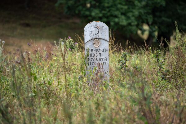 Азербайджанское кладбище в Калаване: на чью могилу пришла загадочная женщина Азербайджанское кладбище в Калаване: на чью могилу пришла загадочная женщина - Sputnik Армения