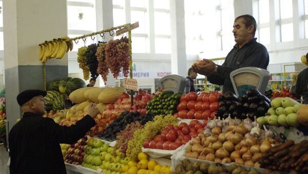 Продажа  овощей и фруктов на Московском рынке в Санкт-Петербурге. - Sputnik Արմենիա