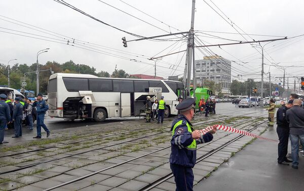 Последствия ДТП c участием туристического автобуса на шоссе Энтузиастов (18 августа 2019). Москвa - Sputnik Армения