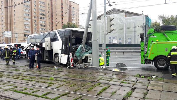 Последствия ДТП c участием туристического автобуса на шоссе Энтузиастов (18 августа 2019). Москвa - Sputnik Армения