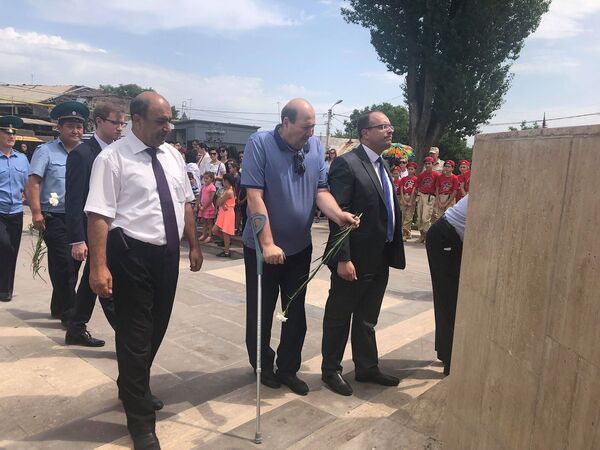 Во имя свободы: в Гюмри почтили память солдат и офицеров, павших в русско-турецких войнах Во имя свободы: в Гюмри почтили память солдат и офицеров, павших в русско-турецких войнах - Sputnik Армения
