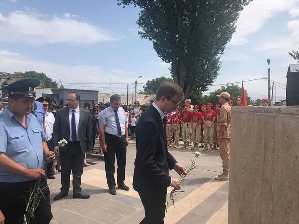 Во имя свободы: в Гюмри почтили память солдат и офицеров, павших в русско-турецких войнах Во имя свободы: в Гюмри почтили память солдат и офицеров, павших в русско-турецких войнах - Sputnik Армения