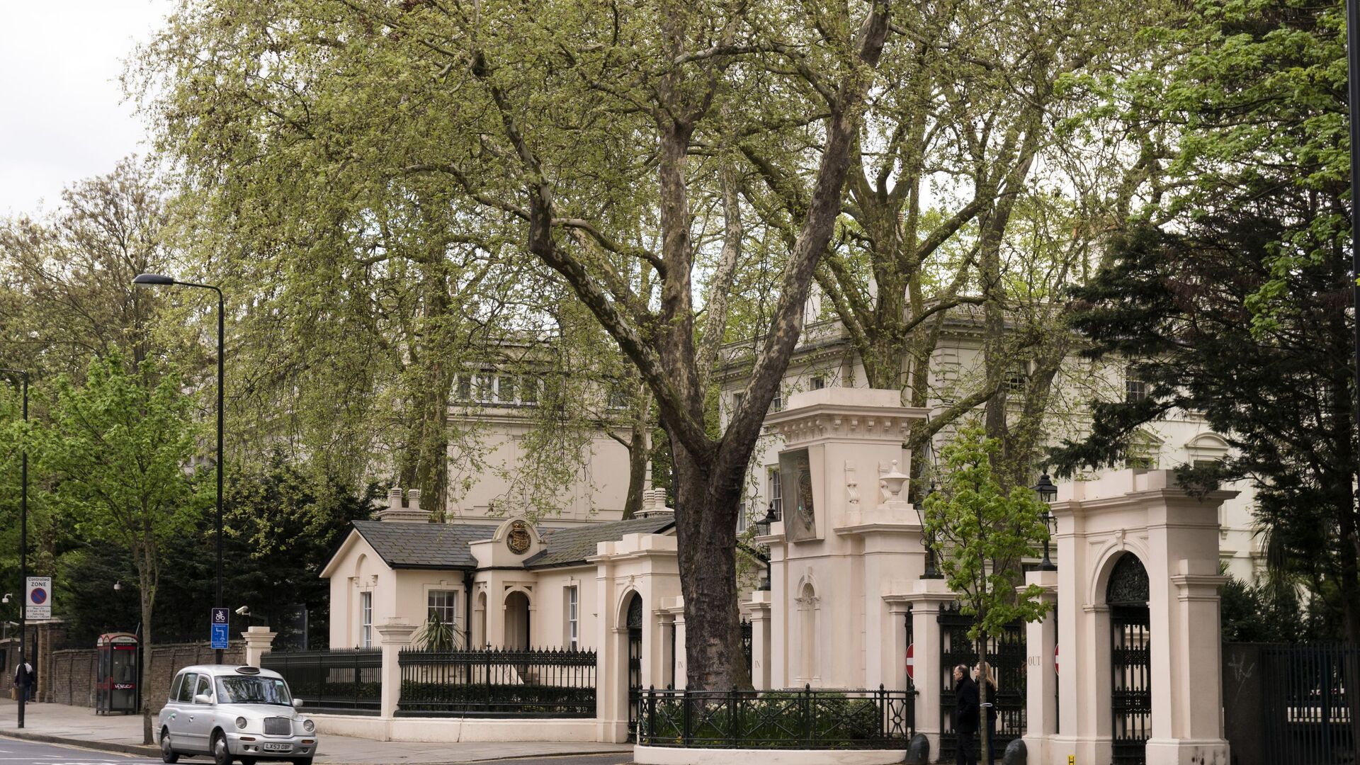 Консульский отдел посольства России в Великобритании на Kensington Palace Gardens в Лондоне. - Sputnik Армения, 1920, 14.01.2023