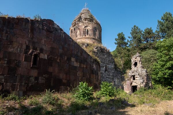 Կրակոցների տակ ապրող հավատքը. Չինարիի եկեղեցին` հայ–ադրբեջանական պայքարի լուռ վկան է Կրակոցների տակ ապրող հավատքը. Չինարիի եկեղեցին` հայ–ադրբեջանական պայքարի լուռ վկան է - Sputnik Արմենիա