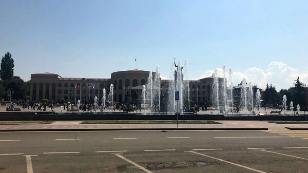 Площадь Вардананц и здание городской администрации в день города (25 августа 2019). Гюмри - Sputnik Արմենիա