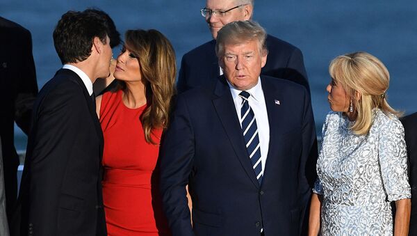 Первые лица с супругами перед началом Семейной фотографии на саммите G7 (25 августа 2019). Биарриц, Франция - Sputnik Արմենիա