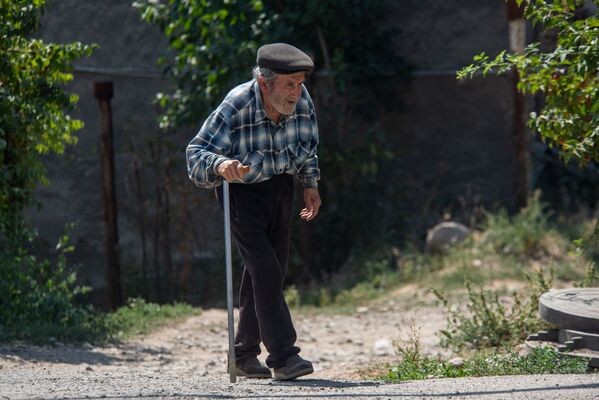 Житель села Чинари Тавушской области - Sputnik Армения