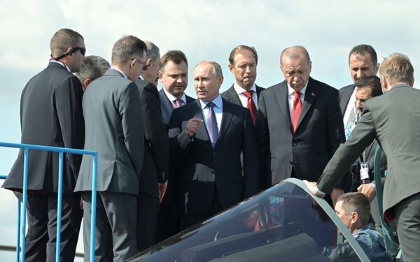 Путин показал Эрдогану новейший российский истребитель Су-57 Путин показал Эрдогану новейший российский истребитель Су-57 - Sputnik Армения