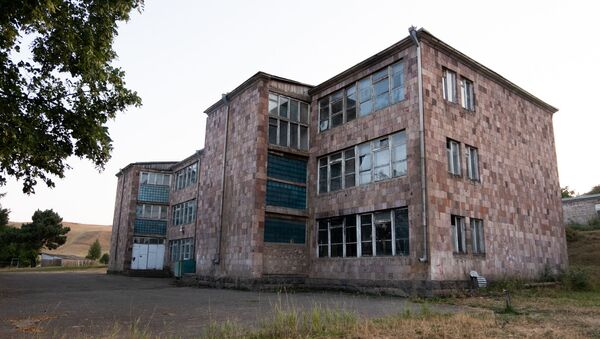 Здание школы села Навур Тавушской области - Sputnik Արմենիա