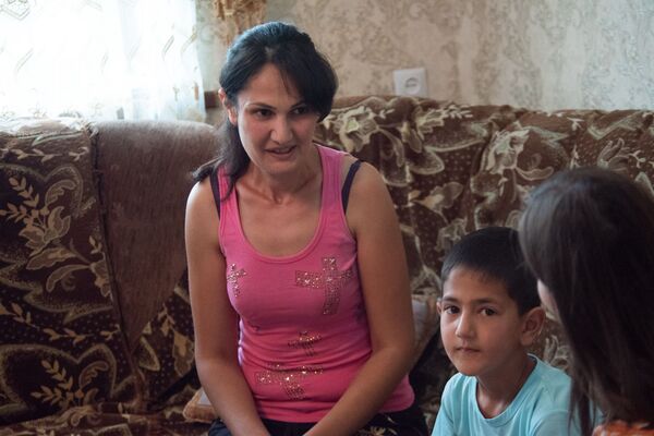 Мама, я ведь точно пойду во всем новом?: как в селе собирают детей к 1 сентября Мама, я ведь точно пойду во всем новом?: как в селе собирают детей к 1 сентября - Sputnik Армения