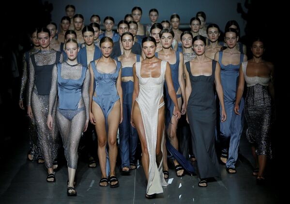 Մոդելները` Էլվիրա Հասանովայի հեղինակած զգեստներով։ Կիև, ուկրաինական նորաձևության շաբաթ - Sputnik Արմենիա