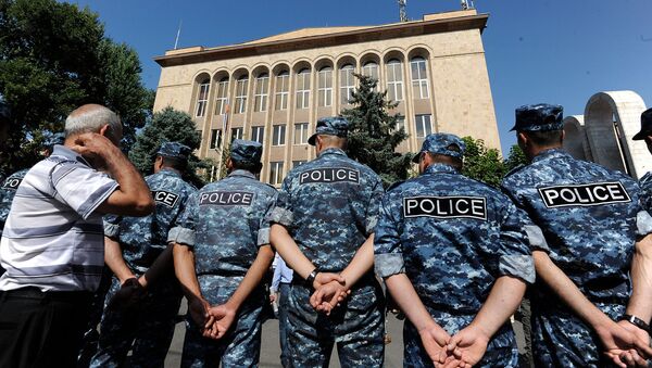 Полицейские у здания Конституционного суда (4 сентября 2019). Еревaн - Sputnik Армения