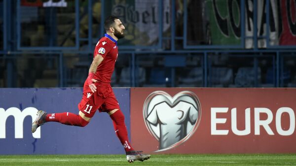 Игрок сборной Армении Тигран Барсегян радуется забитому голу в ворота сборной Италии. - Sputnik Արմենիա