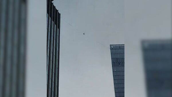 300 метров над землей: канатоходец сорвался между башнями Москва- Сити - Sputnik Армения