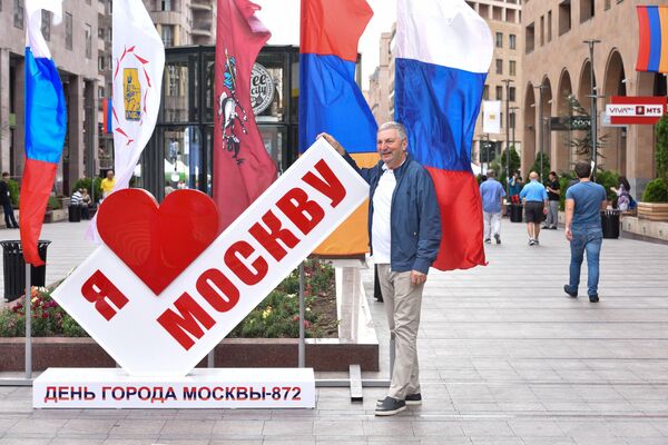Хотя можно было просто погуглить: как в Москве отмечают Дни Еревана - официальные ответы Хотя можно было просто погуглить: как в Москве отмечают Дни Еревана - официальные ответы - Sputnik Армения