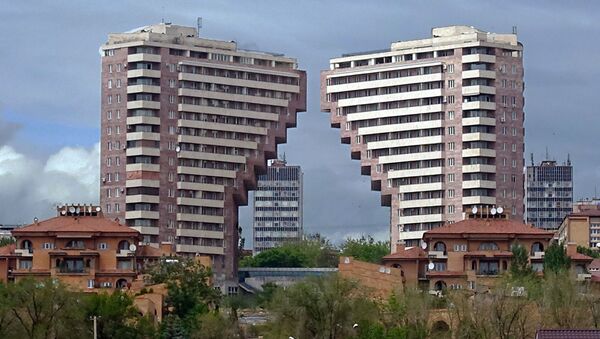 Башни-близнецы жилого комплекса Северный Луч - Sputnik Армения