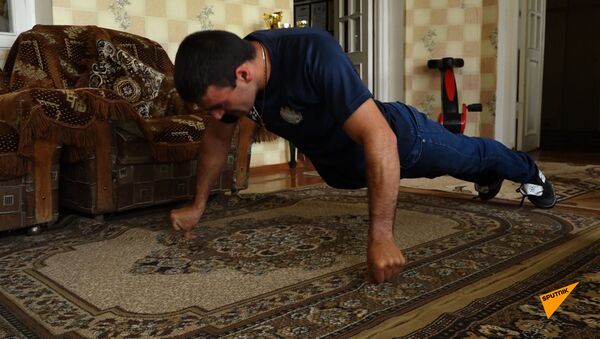Чемпион мира по жиму, паралимпиец Геворг Африкян хочет стать спасателем - Sputnik Армения