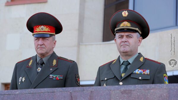 Начальник генштаба ВС Армении Артак Давтян встречает Белорусского коллегу Олега Белоконева (21 сентября 2019). Еревaн - Sputnik Արմենիա